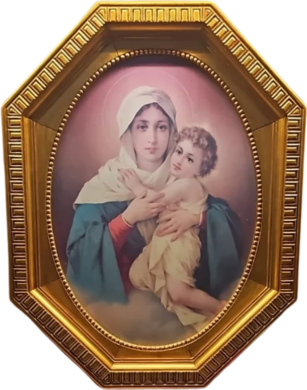 La imagen de la Madre, Reina y Victoriosa Tres Veces Admirable de Schoenstatt, en su marco dorado
